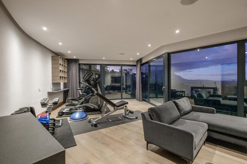 To Let 7 Bedroom Property for Rent in Zwaanswyk Western Cape